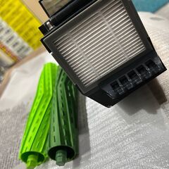【店頭お渡し】　値下げしました。USED美品　ロボ型クリーナー　ｉＲｏｂｏｔ　Ｒｏｏｍｂａ　i5+  クリーンベース付　2023年3月発売ﾓﾃﾞﾙの画像