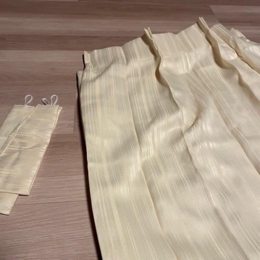 カーテン2枚組　1枚のサイズ:幅98cm 高さ200cm