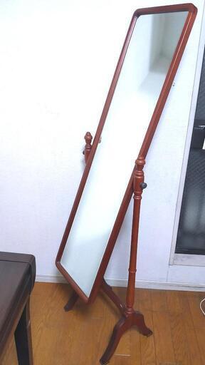 アンティークな全身鏡