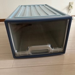 プラスチック押入れ収納（グレー）　150円