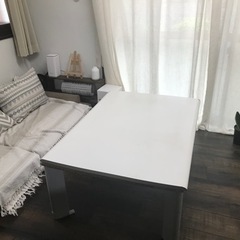白の可愛いコタツ