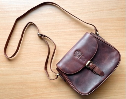 本革　肩掛けカバン　ショルダーバッグ　一度使用