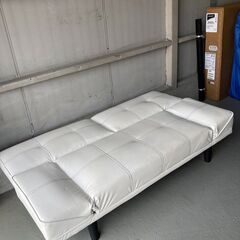 便利なソファベッド　ホワイト　シングルよりやや短めなのでお部屋が...