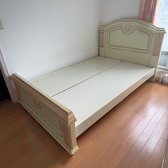 イタリア家具 セミダブルベッドフレームの画像