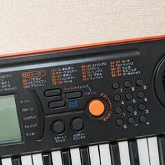 おもちゃの電子ピアノの画像