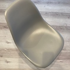 イームズ ダイニングチェア リプロダクト ワームグレーの画像