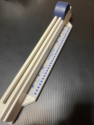 紙穴開け機