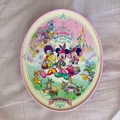 お菓子の缶の画像