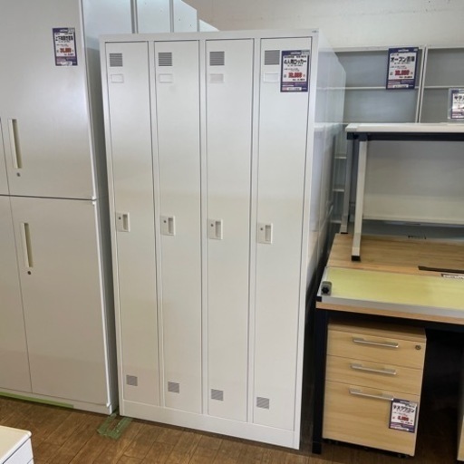 JHH-2 【オフィス家具専門店】東洋事務器の4人用ロッカーです！