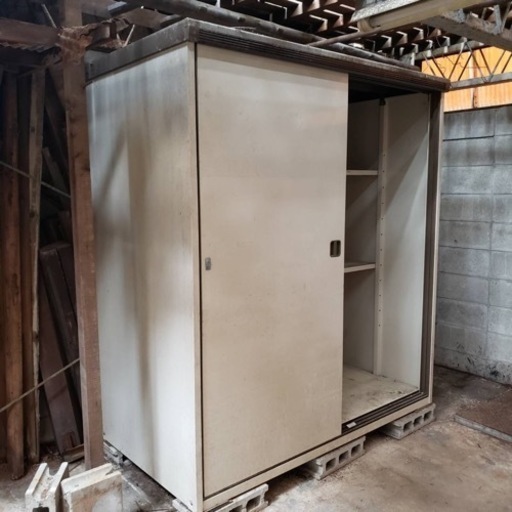 決まりました！8/25までイナバ物置　MG-16EB鍵無し　ブロック付き　倉庫　ガレージ