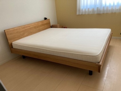 無印良品　無垢材クイーンサイズベッドフレーム　オーク材