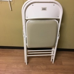 折り畳み式椅子2脚の画像
