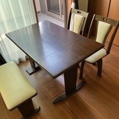 引き渡し決定しました。4人掛けダイニングテーブル