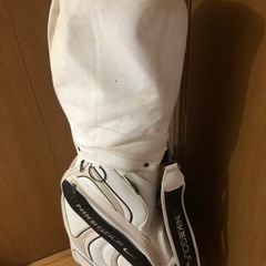 ゴルフバックとクラブ
