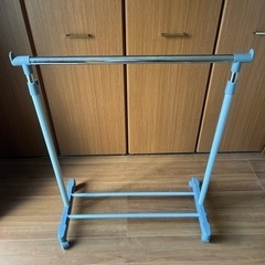 引き渡しきまりました。キャスター付き物干し