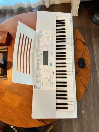 CASIO  電子ピアノ　LK-223