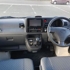 人気のハイゼットバン！！　H22式　距離少ない5.3万KM　車検R6年4月迄　5速マニュアル　両側スライドドア　リア障害物センサー　ETC　ナビ　エアコン良好　安心のタイミングチェーン車の画像