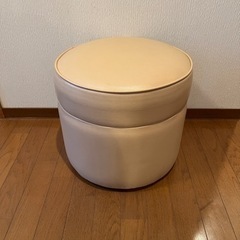丸椅子　２つ