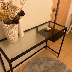 ガラステーブルの画像