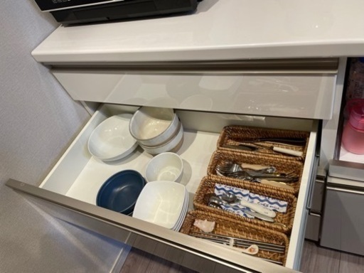 美品！1年半しか使っていない食器棚