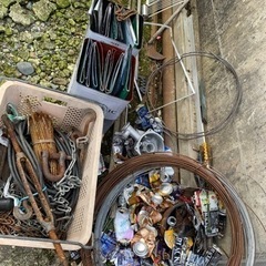 鉄屑！スクラップ！鉄クズ！鉄くずの代わりに小屋片付けを手伝って下さい。