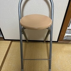 カインズ　木製カウンターチェアの画像