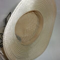 ★レデース、夏用、花飾り付き帽子★未使用保管品、★★（麦わら帽子ではありません）★飾りが綺麗と風通しも良いです★プロフィール必読ですの画像