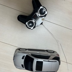クレンゲームと車のラジコンの画像