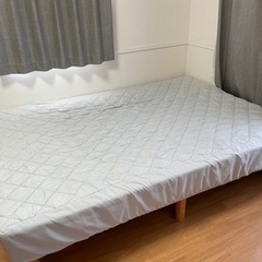 ダブルベット　マットレス足付きの画像