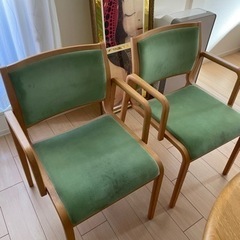 アルフレックスの椅子二脚×ダイニングテーブルのセットの画像