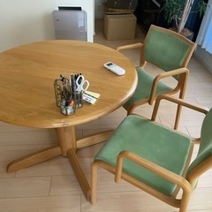 アルフレックスの椅子二脚×ダイニングテーブルのセット