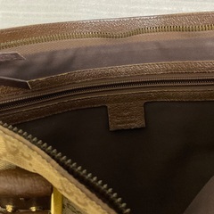 GUCCI バッグ　通勤や通学に　ビジネスバッグの画像