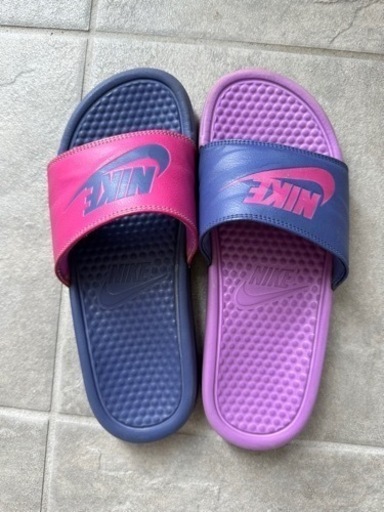 NIKE ベナッシ　ミスマッチ