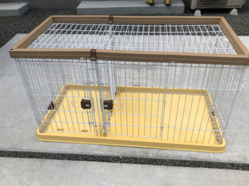 屋根付き犬用ケージ　トイレ用スペースあり