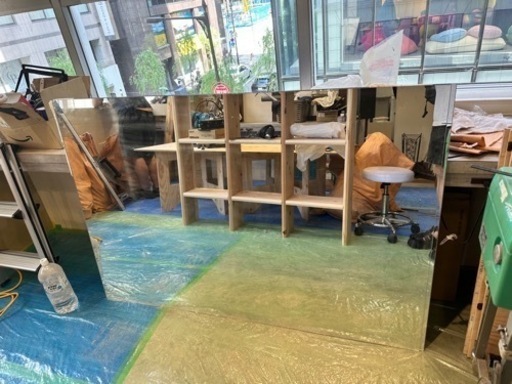 早い者勝ち。美容室鏡入りませんか？2枚あります。