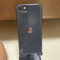 値下げしました！美品！！iPhoneSE2 (付属品箱あり) 64GB の画像