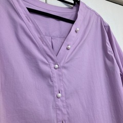 Anne Coquine コットンパール風ボタン使いシャツブラウスの画像