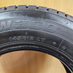中古タイヤ BRIDGESTONE W300 145R12 6PR  軽トラック 軽バス  a45の画像