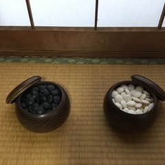 高級囲碁盤（桂足付、桂生地仕上、上物五寸、碁石付き）の画像