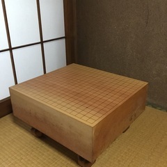 高級囲碁盤（桂足付、桂生地仕上、上物五寸、碁石付き）