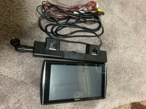 後ろの席用ヘッドレスト取り付けモニター