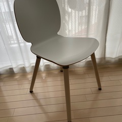 丸型ダイニングテーブル ＋ イス3脚の画像