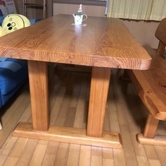天然木のテーブルですの画像
