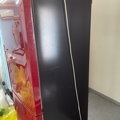 赤い冷蔵庫の画像