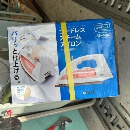 新品　アイリスオーヤマ　efeel コードレススチームアイロン