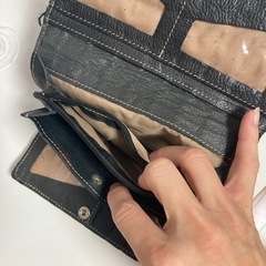 珍品　外国産本革財布　白黒の画像
