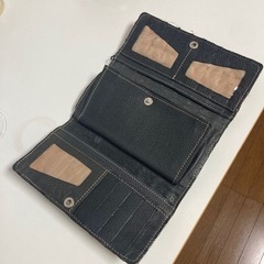 珍品　外国産本革財布　白黒の画像