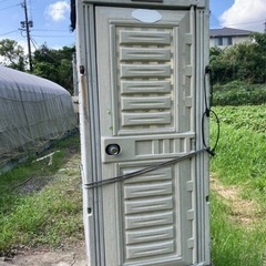 仮設トイレ