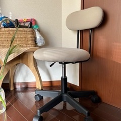 無印良品デスクチェア　2000円