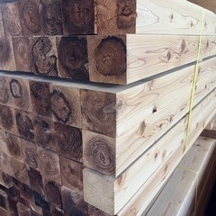⭐︎再入荷⭐︎【格安】杉の角材　3000×90×90 バラ売り！新築、リフォーム、外構、DIYなど。在庫90本ありますので複数人へ販売可能です。の画像